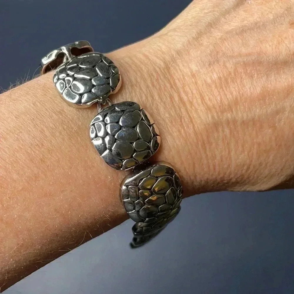Premier Designs Link Bracelet Womens 7.5in Silver Pebbled Magnetic Modern Square
